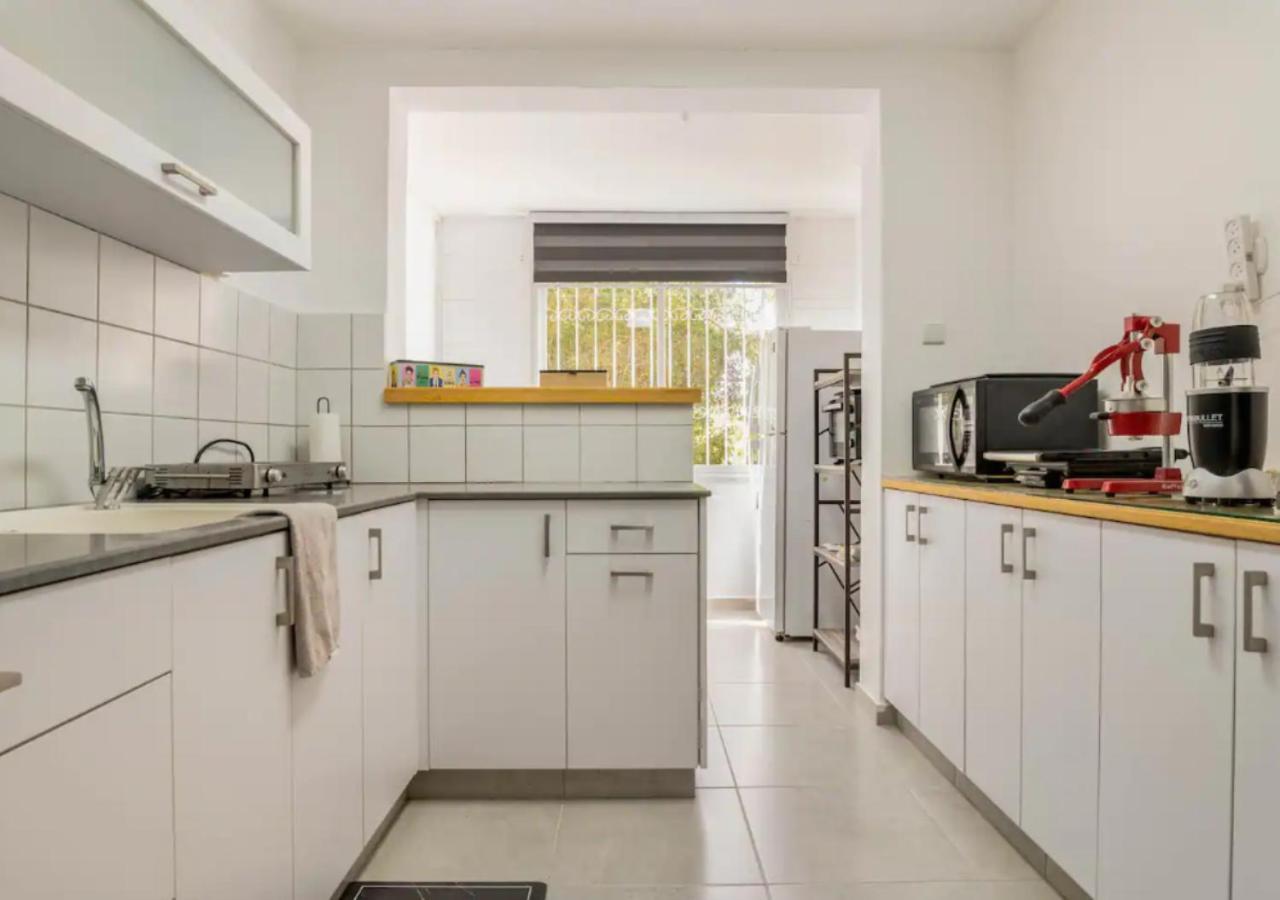 Central 1Br Oasis, Fast Fiber Wifi, Free Parking, Free Netflix With Shelter Haifa Bagian luar foto